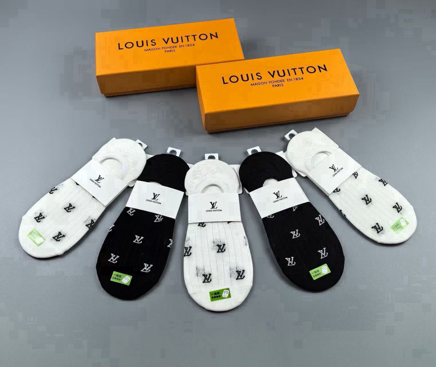 🆕Louis Vuitton · 路易威登❗️驴家新品女款隐形袜子❗【一盒五双】提花经典标志，纯棉材质，超舒适超美腻❗️