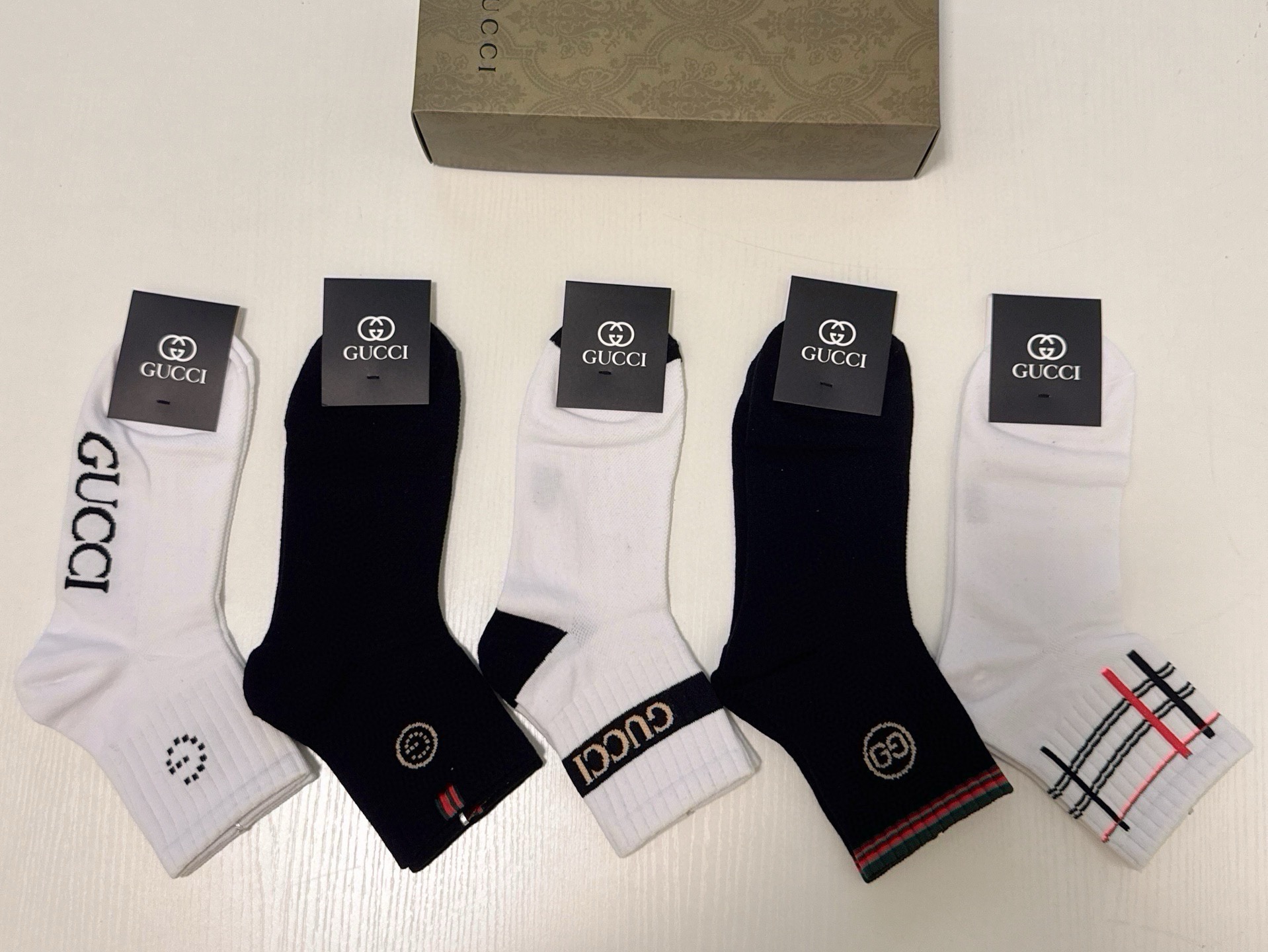 🆕Gucci · 古奇❗️G家新品袜子❗️【一盒五双】提花经典双G标志，超级nice，实物超漂亮，超火爆小单品，大牌出街