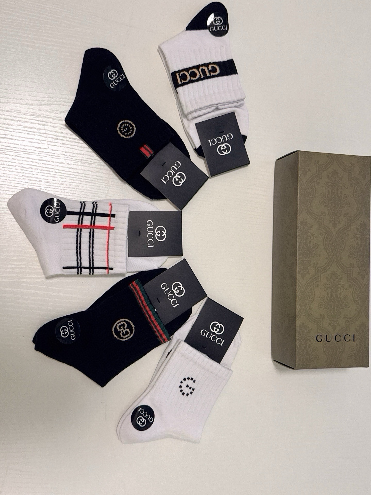 🆕Gucci · 古奇❗️G家新品袜子❗️【一盒五双】提花经典双G标志，超级nice，实物超漂亮，超火爆小单品，大牌出街