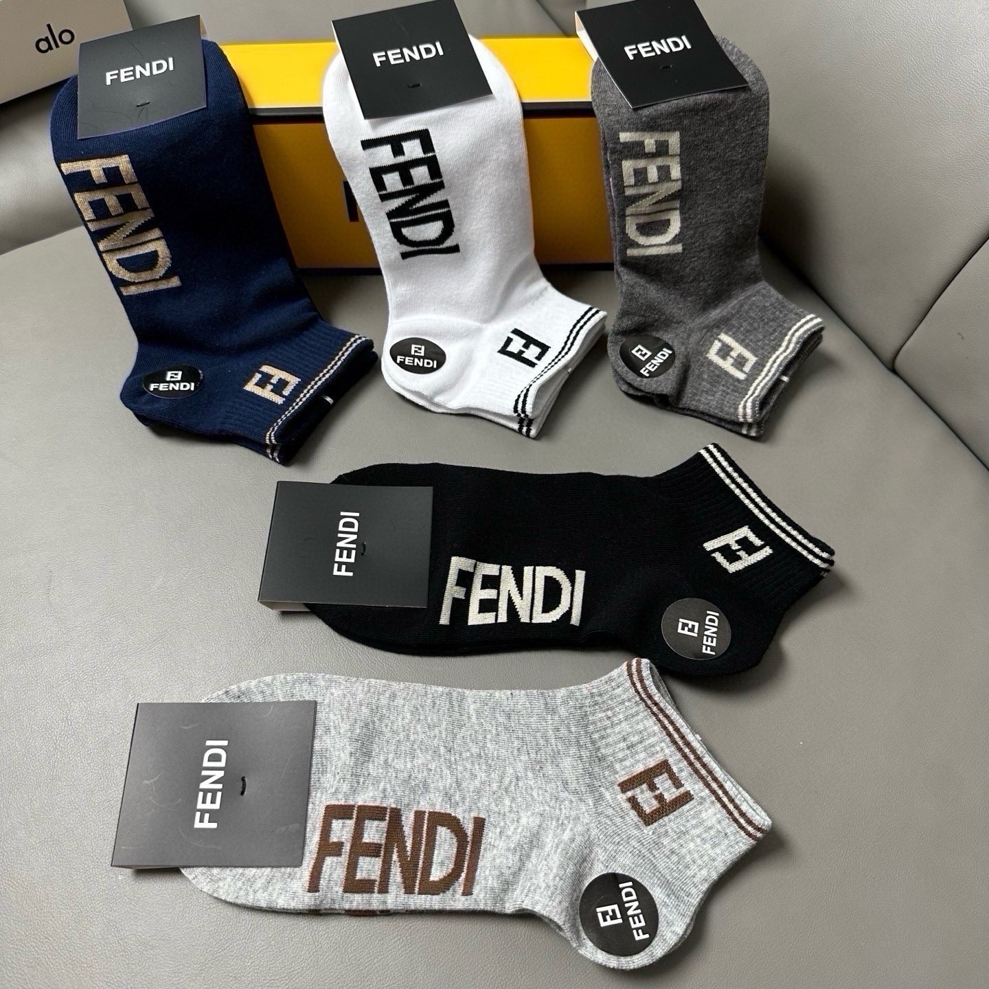 🆕FENDI · 芬迪❗️FF新品男款船袜❗️【一盒五双】提花经典的字母标志，纯棉材质制造，透气舒适，超级nice❗️超
