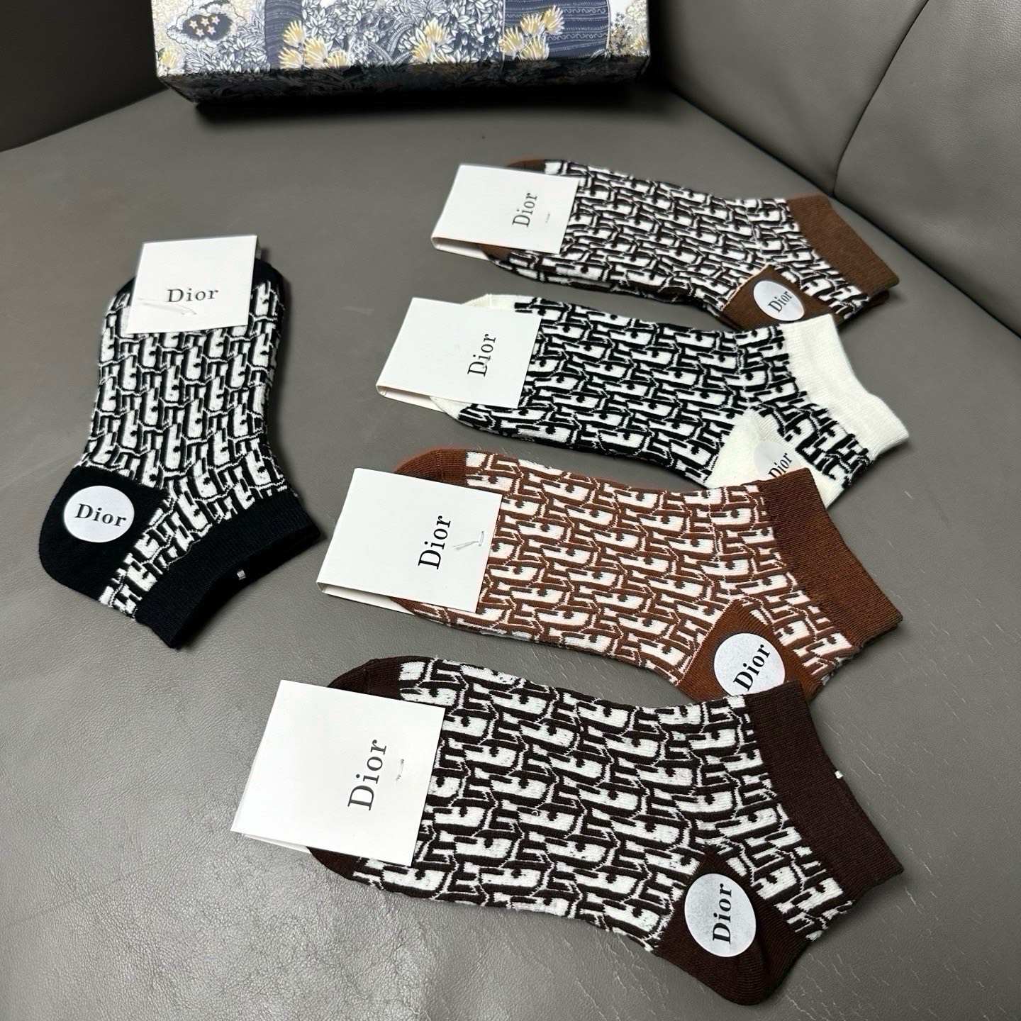 🆕Dior · 迪奥❗️D家新品女款船袜，【一盒五双】纯棉材质，上脚柔软舒适，经典的D家字母logo，炒鸡nice❗️大