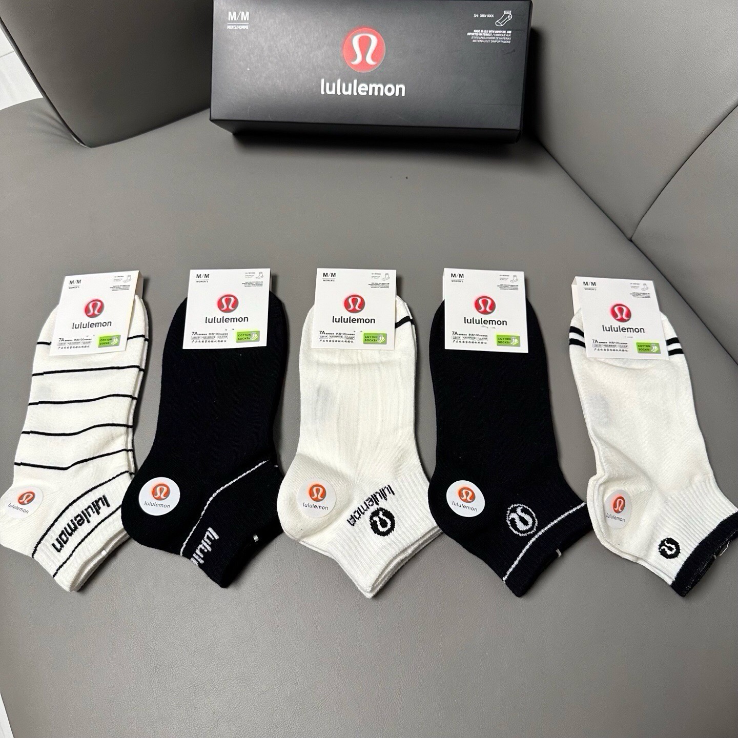 🆕Lululemon · 露露❗️露露新品袜子❗️【一盒五双】提花经典标志，纯棉材质制造，透气舒适，超级nice❗️超火
