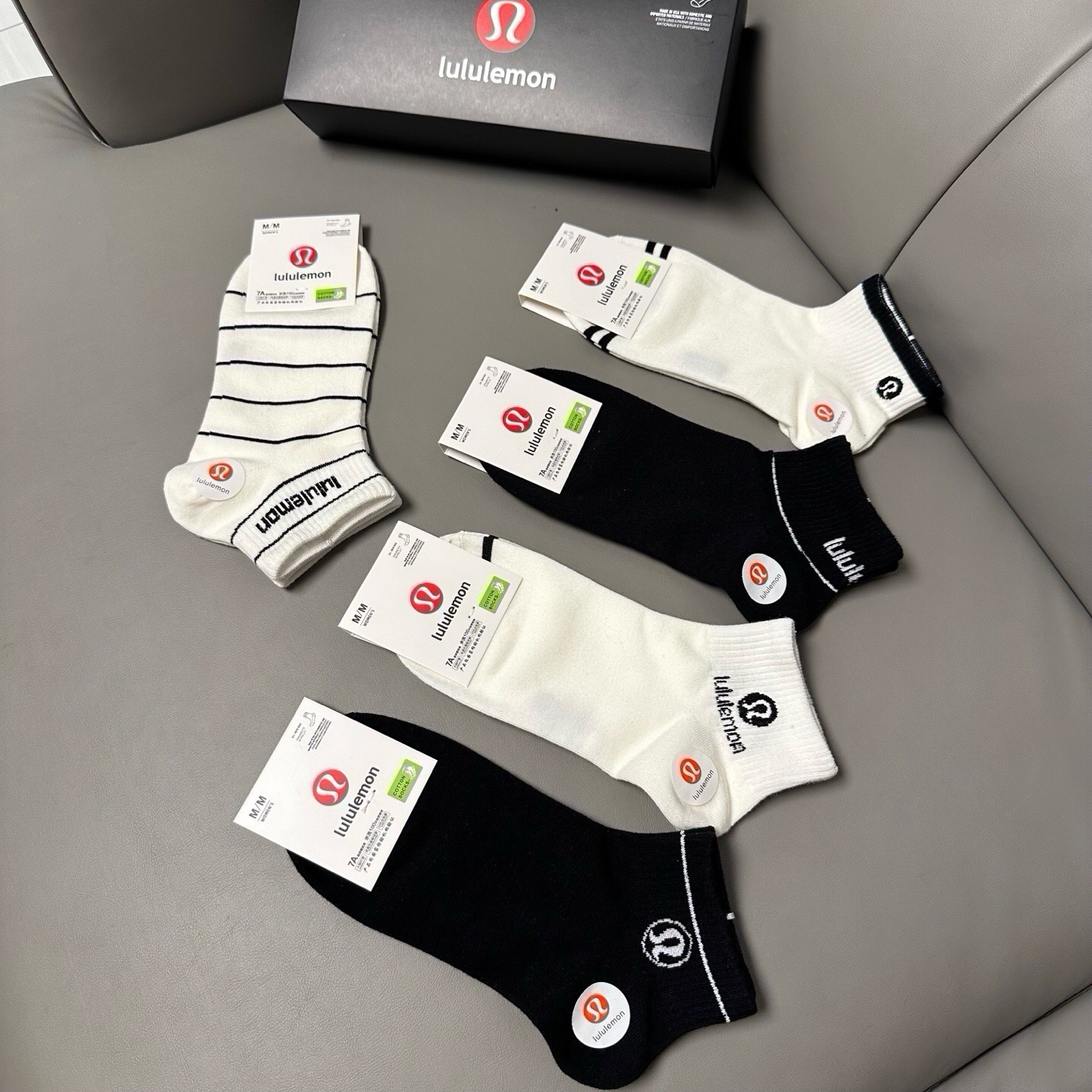 🆕Lululemon · 露露❗️露露新品袜子❗️【一盒五双】提花经典标志，纯棉材质制造，透气舒适，超级nice❗️超火