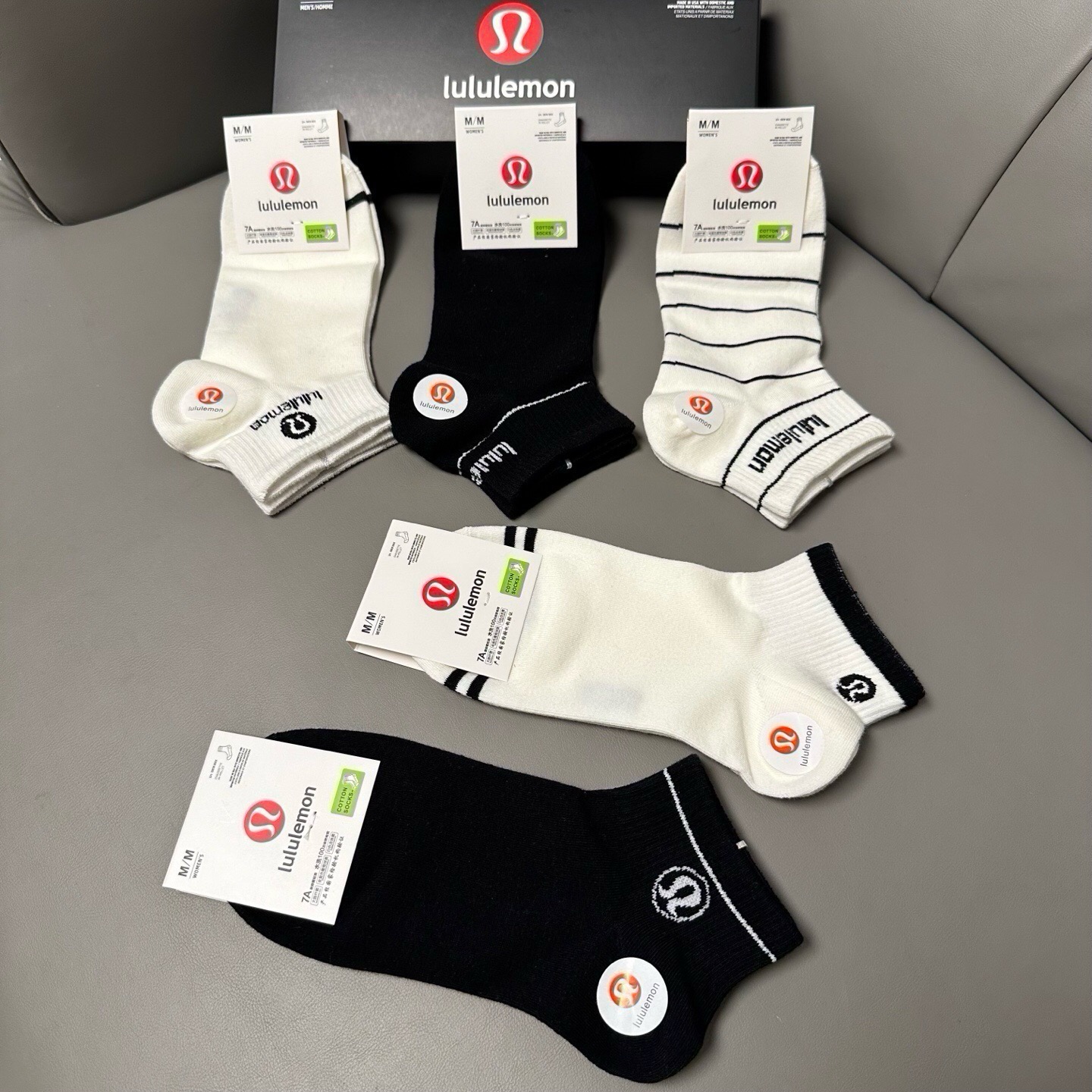 🆕Lululemon · 露露❗️露露新品袜子❗️【一盒五双】提花经典标志，纯棉材质制造，透气舒适，超级nice❗️超火