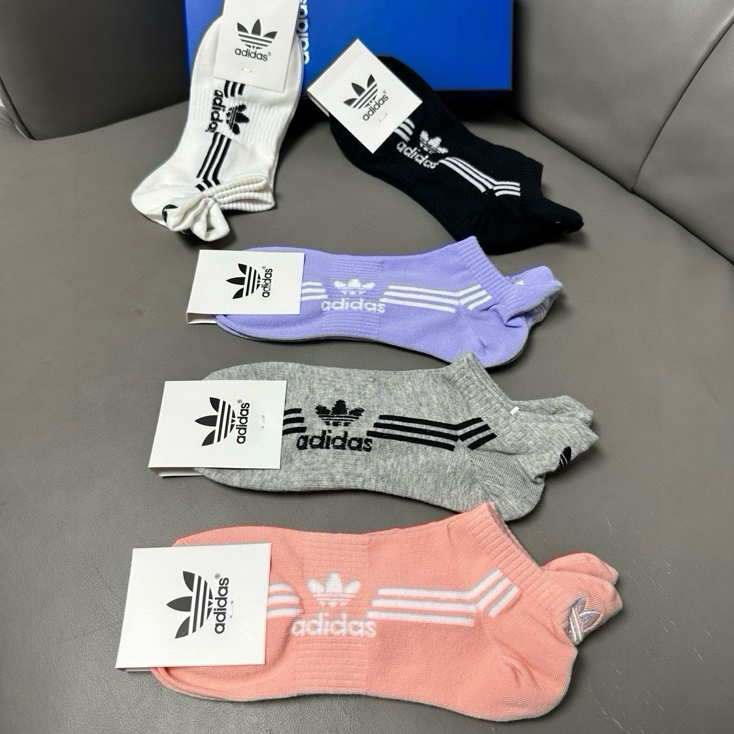 🆕Adidas · 阿迪达斯❗️火爆全网的三叶草❗️☘️logo超级nice❗️❗️设计惊艳绝伦超级好看❗️ins今年超