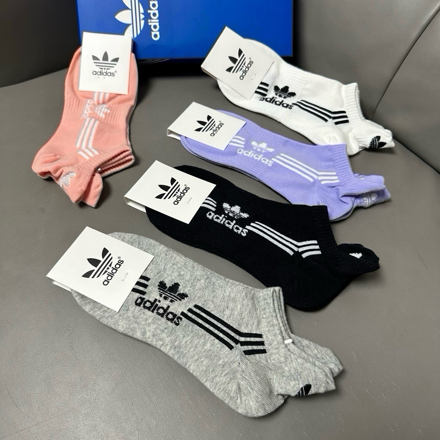 🆕Adidas · 阿迪达斯❗️火爆全网的三叶草❗️☘️logo超级nice❗️❗️设计惊艳绝伦超级好看❗️ins今年超