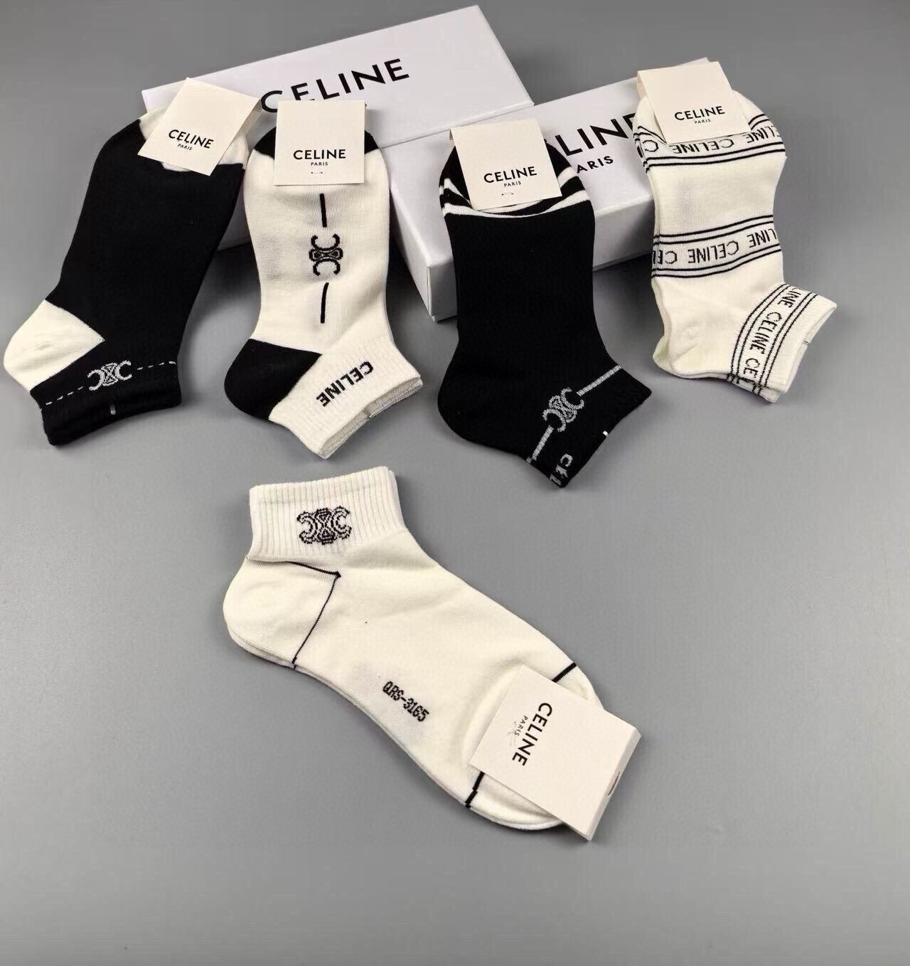 🆕CELINE · 赛琳❗️新品女款短袜子【一盒五双】提花经典标志，纯棉材质制造，透气舒适，超级nice❗️超火爆小单品