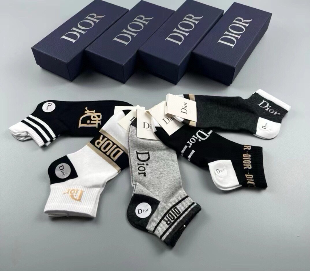 🆕Dior · 迪奥❗️D家新品男款袜子❗️【一盒五双】提花品牌logo，简单大气，实物超漂亮，经超火爆小单品，大牌出街
