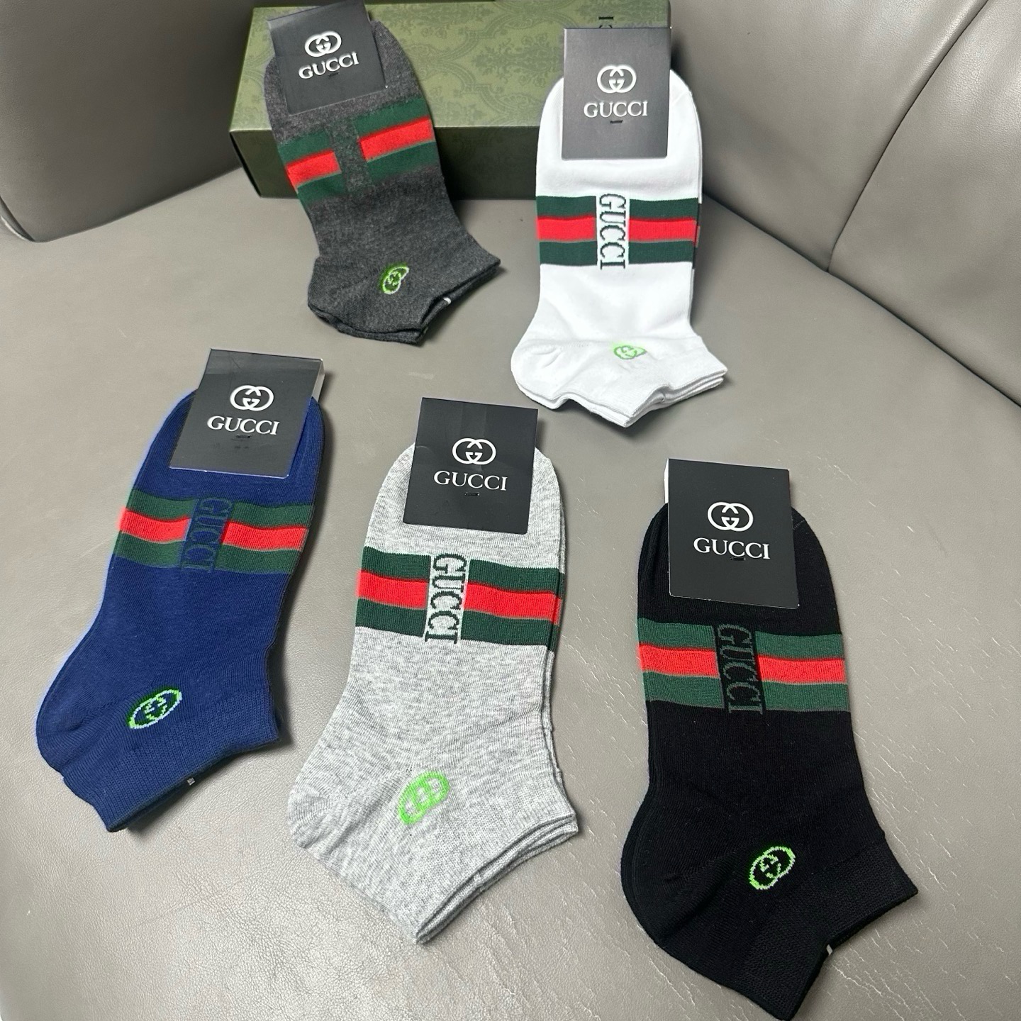🆕Gucci · 古奇❗️G家新品男款袜子❗️【一盒五双】提花经典标志，超级nice，实物超漂亮，超火爆小单品，大牌出街