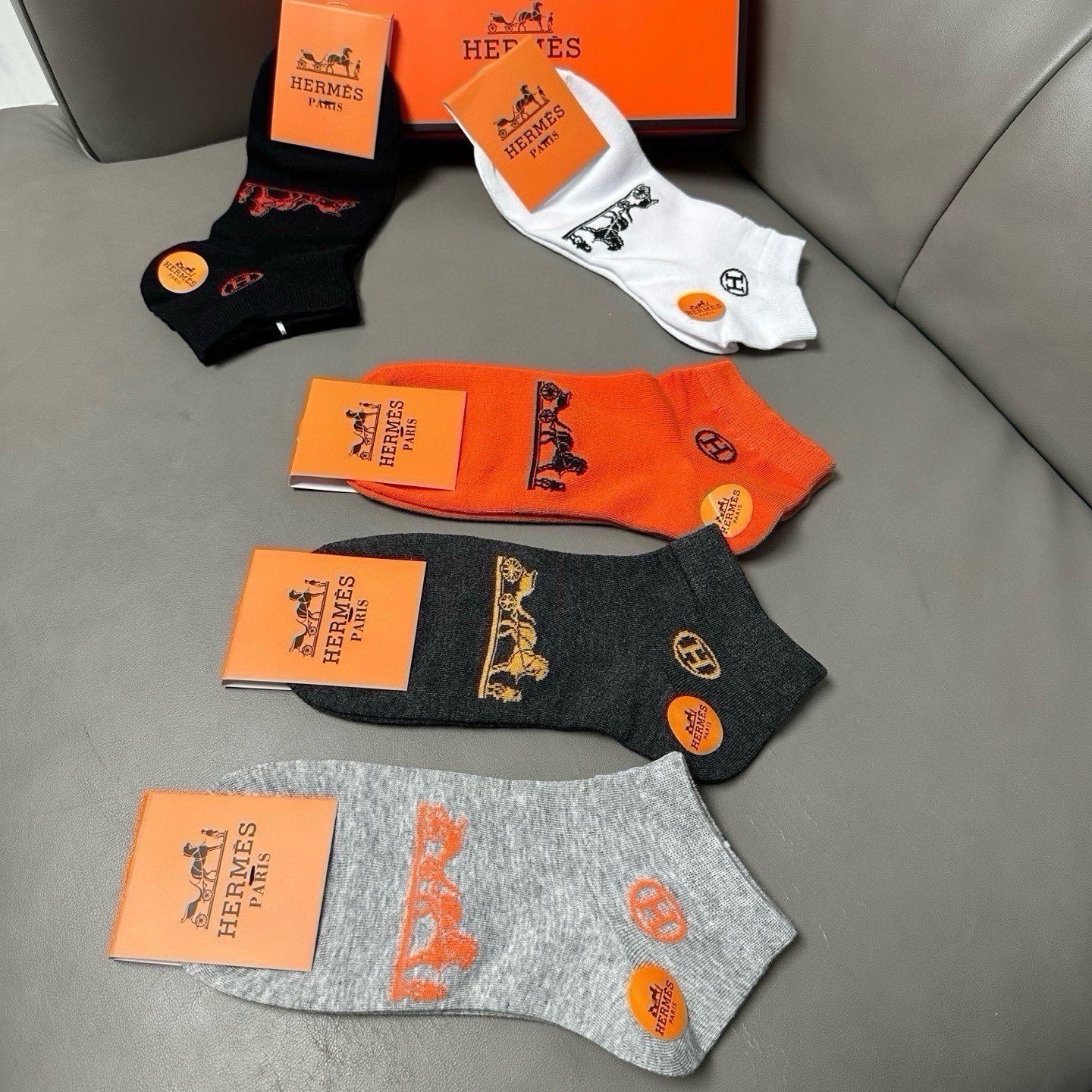 🆕Hermes · 爱马仕❗️大H新品男款春夏款袜子❗️【一盒五双】提花经典H家标志，纯棉材质制造，透气舒适，超级nic