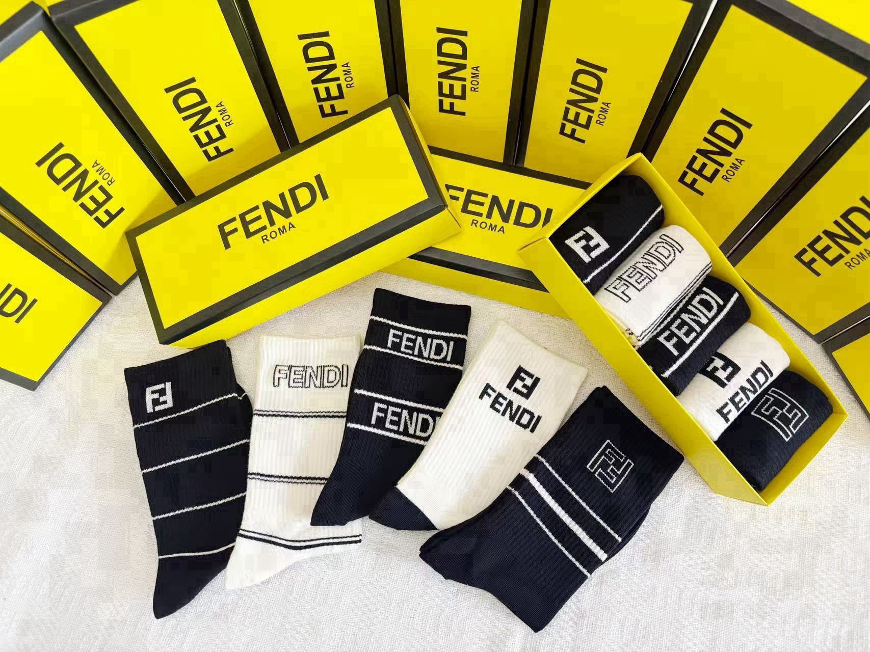 🆕FENDI · 芬迪❗️FF新品长筒袜子❗️【一盒五双】超级经典的双F标志，纯棉材质制造，透气舒适，超级nice❗️超