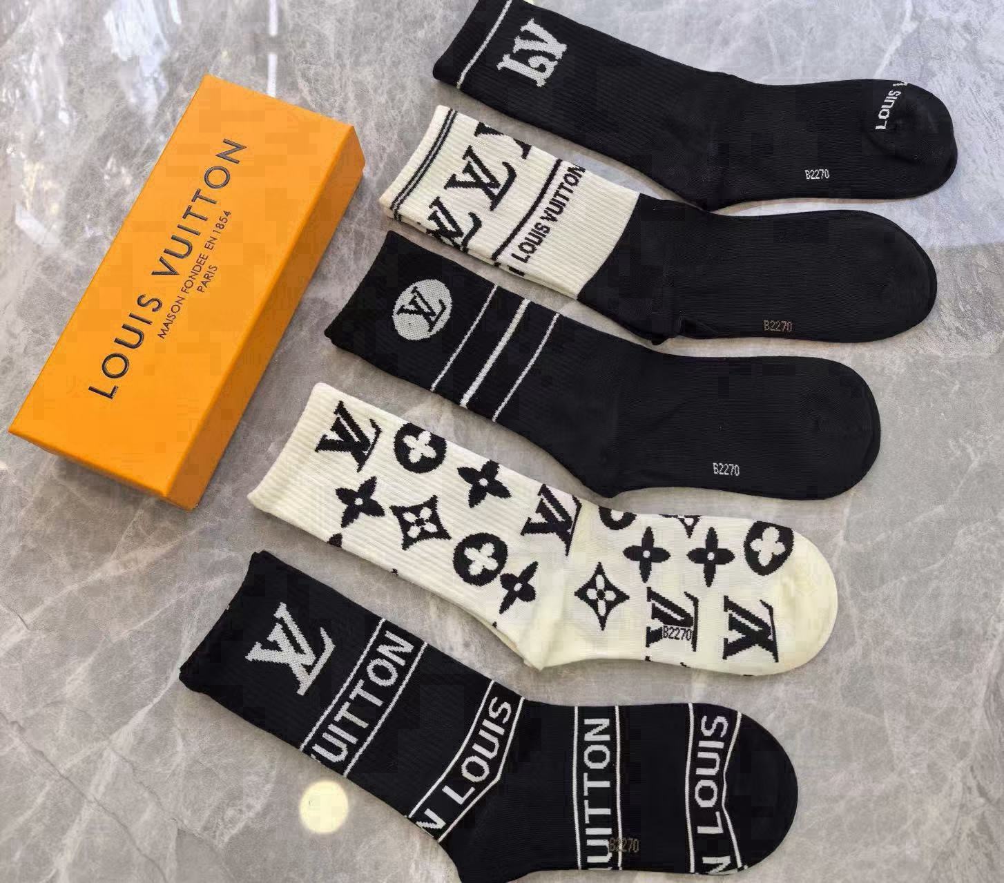 🆕Louis Vuitton · 路易威登❗️驴家新品女款高长筒袜子❗️【一盒五双】纯棉材质，提花经典标志，柔软舒适透气