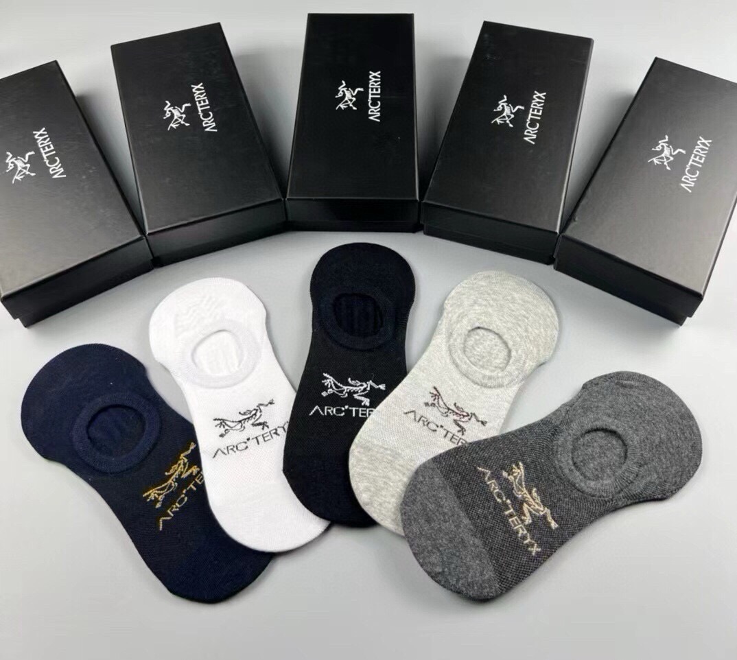 🆕【始祖鸟】新品男款隐形袜子❗️纯棉材质织造，提花经典始祖鸟标志，透气吸汗柔软舒适，上脚非常nice❗️商务风潮，送领导