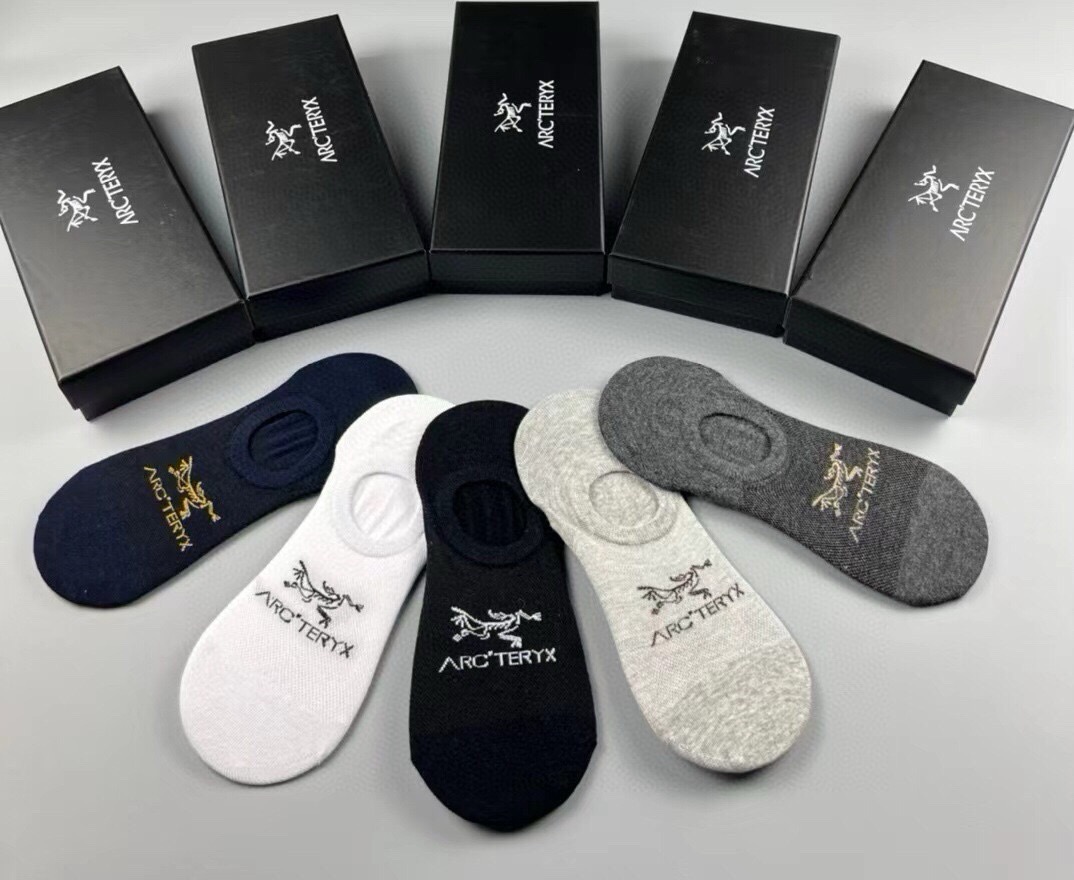 🆕【始祖鸟】新品男款隐形袜子❗️纯棉材质织造，提花经典始祖鸟标志，透气吸汗柔软舒适，上脚非常nice❗️商务风潮，送领导