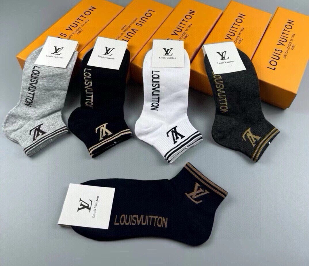 🆕LOUIS VUITTON · 路易威登❗️大驴家新品女款男款袜子❗️【一盒五双】纯棉材质，柔软舒适，提花经典图案标志