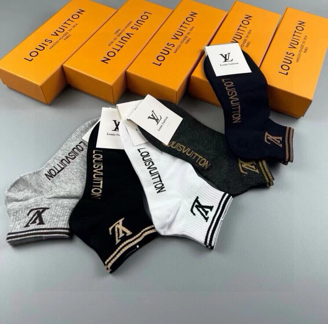 🆕LOUIS VUITTON · 路易威登❗️大驴家新品女款男款袜子❗️【一盒五双】纯棉材质，柔软舒适，提花经典图案标志