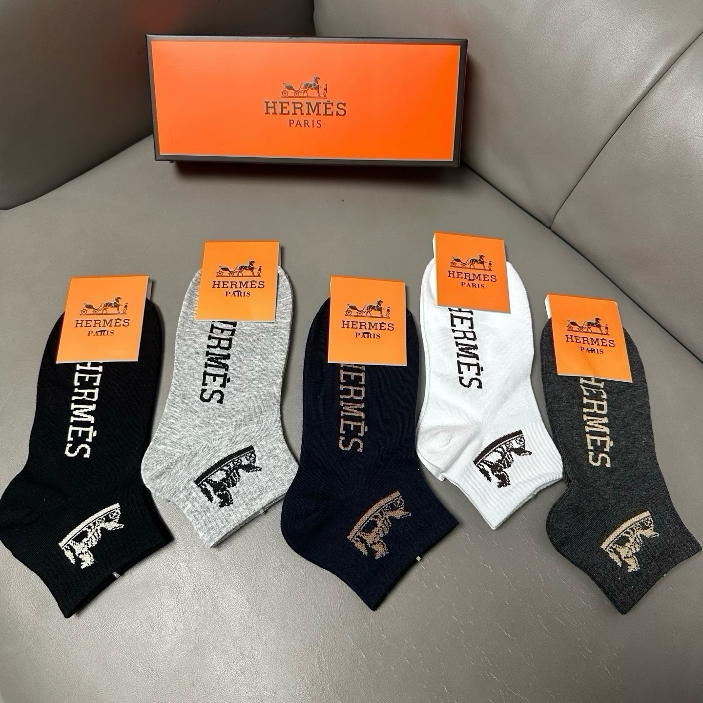 🆕Hermes · 爱马仕❗️大H新品男款春夏款袜子❗️【一盒五双】提花经典标志，纯棉材质制造，透气舒适，超级nice❗