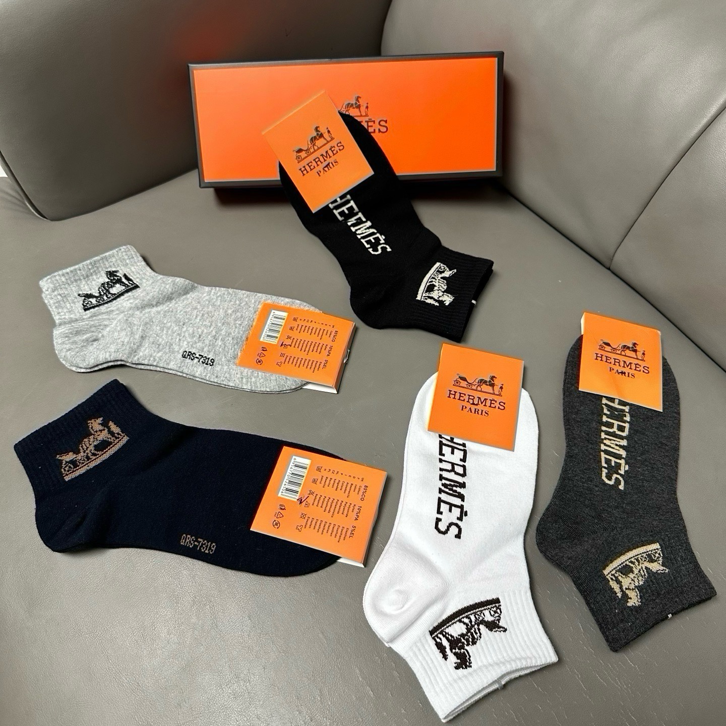🆕Hermes · 爱马仕❗️大H新品男款春夏款袜子❗️【一盒五双】提花经典标志，纯棉材质制造，透气舒适，超级nice❗