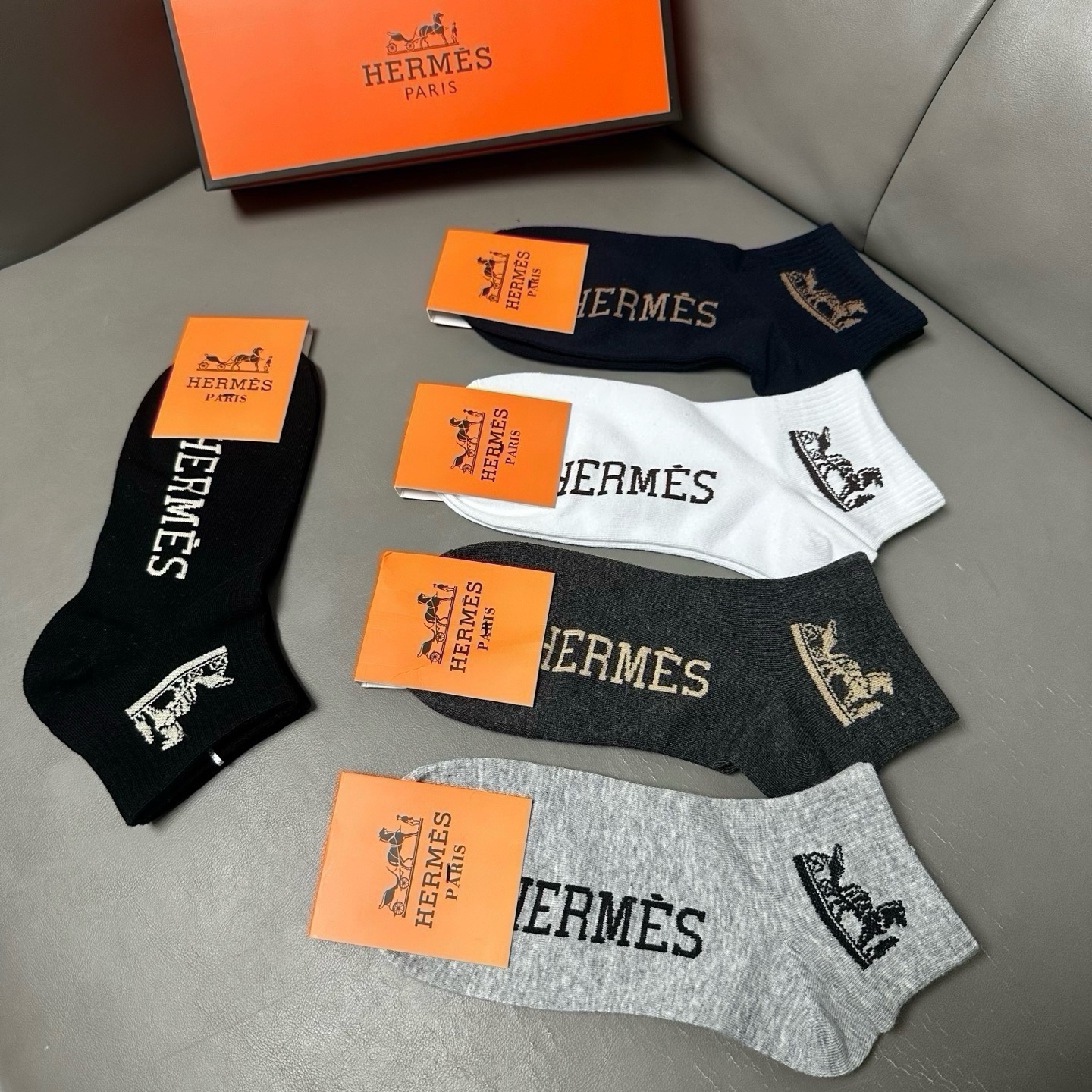 🆕Hermes · 爱马仕❗️大H新品男款春夏款袜子❗️【一盒五双】提花经典标志，纯棉材质制造，透气舒适，超级nice❗