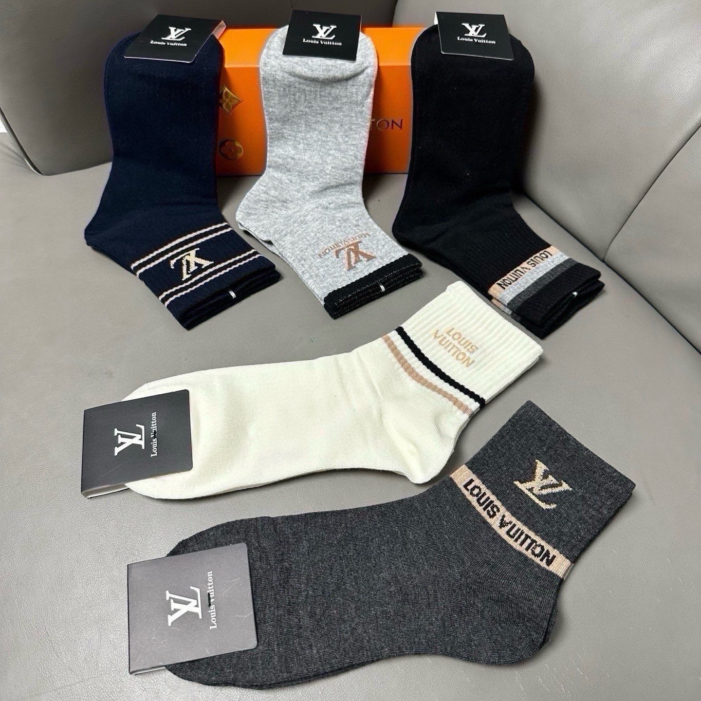 🆕Louis Vuitton · 路易威登❗️驴家新品男款袜子❗️【一盒五双】驴家经典logo，纯棉材质制造，透气舒适，