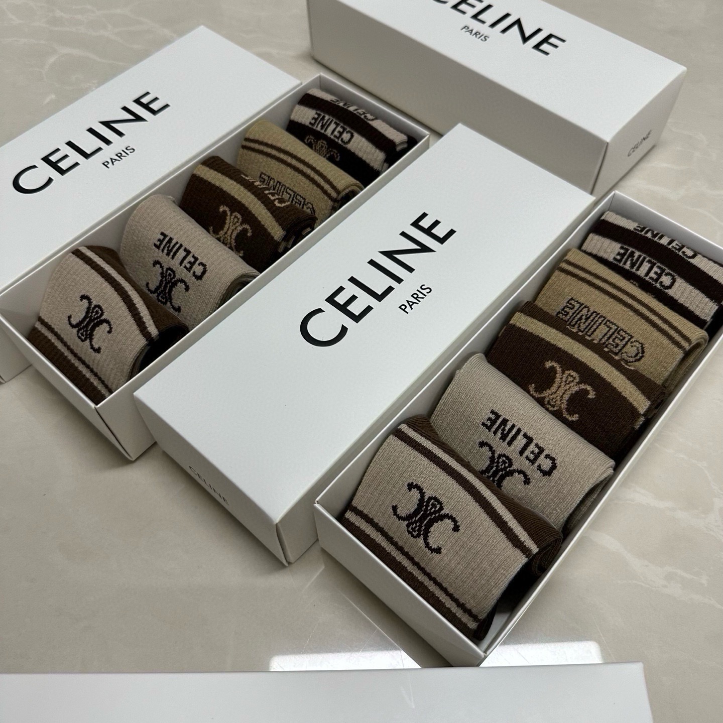 🆕CELINE · 赛琳❗️新品女款中筒袜，【一盒五双】提花经典标志，纯棉材质制造，透气舒适，超级nice❗️超火爆小单