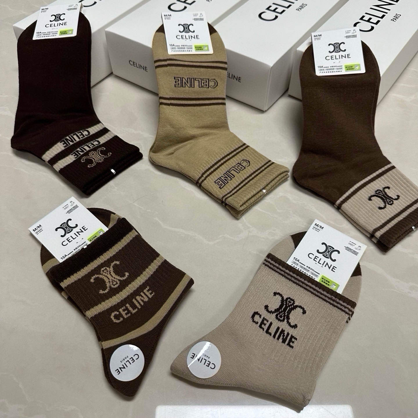 🆕CELINE · 赛琳❗️新品女款中筒袜，【一盒五双】提花经典标志，纯棉材质制造，透气舒适，超级nice❗️超火爆小单
