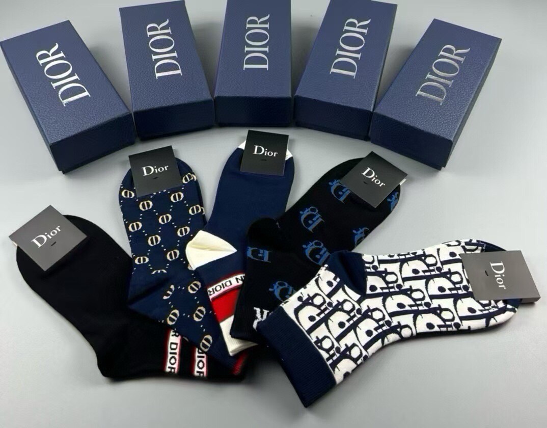 🆕Dior · 迪奥❗️D家新品男款袜子❗️【一盒五双】提花品牌logo，简单大气，实物超漂亮，经超火爆小单品，大牌出街