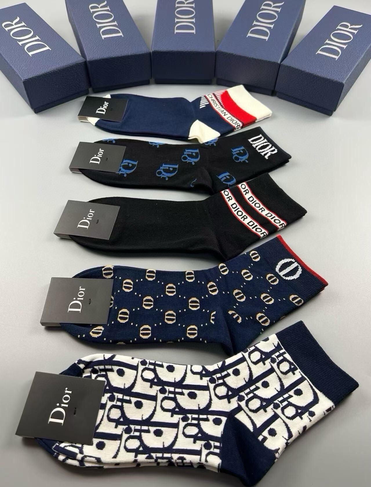 🆕Dior · 迪奥❗️D家新品男款袜子❗️【一盒五双】提花品牌logo，简单大气，实物超漂亮，经超火爆小单品，大牌出街