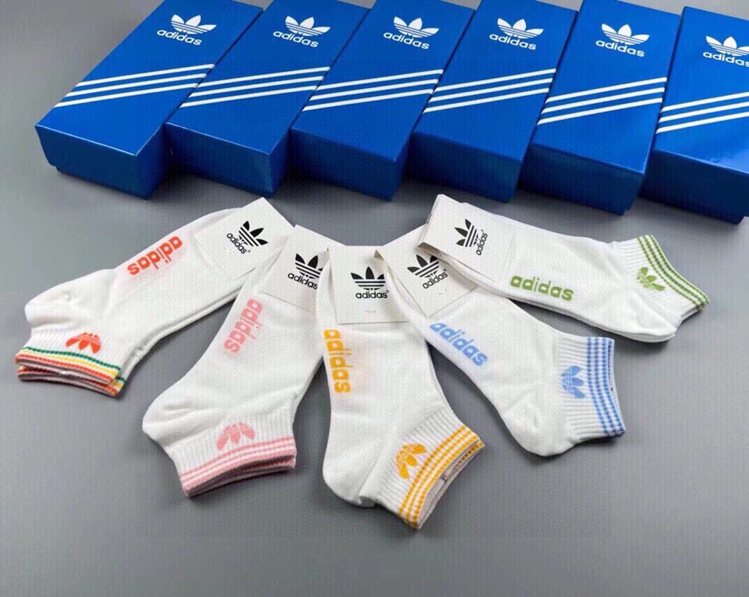 🆕Adidas · 阿迪达斯❗️新品女款小白袜，火爆全网的三叶草❗️☘️logo超级nice❗️❗️设计惊艳绝伦超级好看