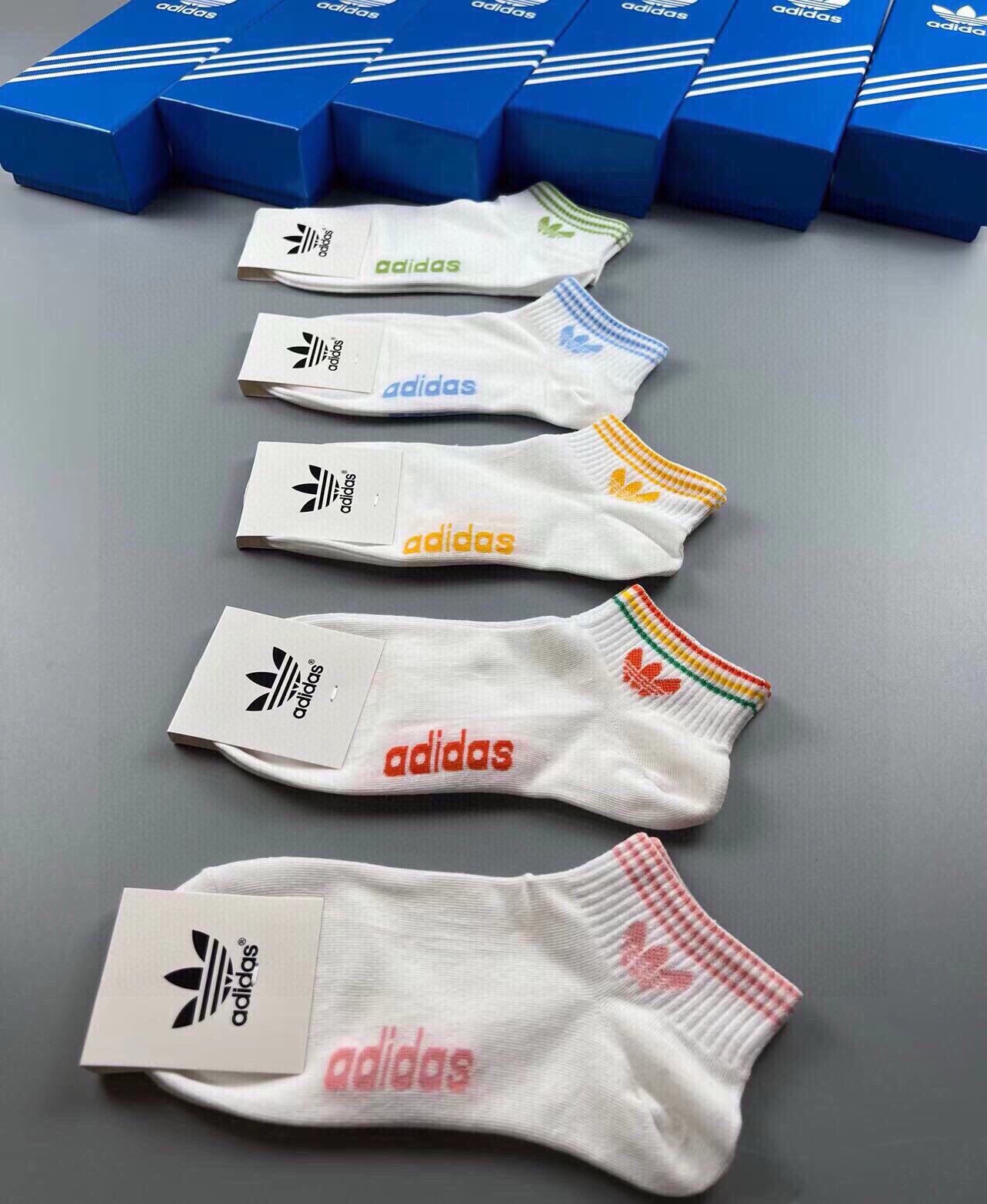 🆕Adidas · 阿迪达斯❗️新品女款小白袜，火爆全网的三叶草❗️☘️logo超级nice❗️❗️设计惊艳绝伦超级好看