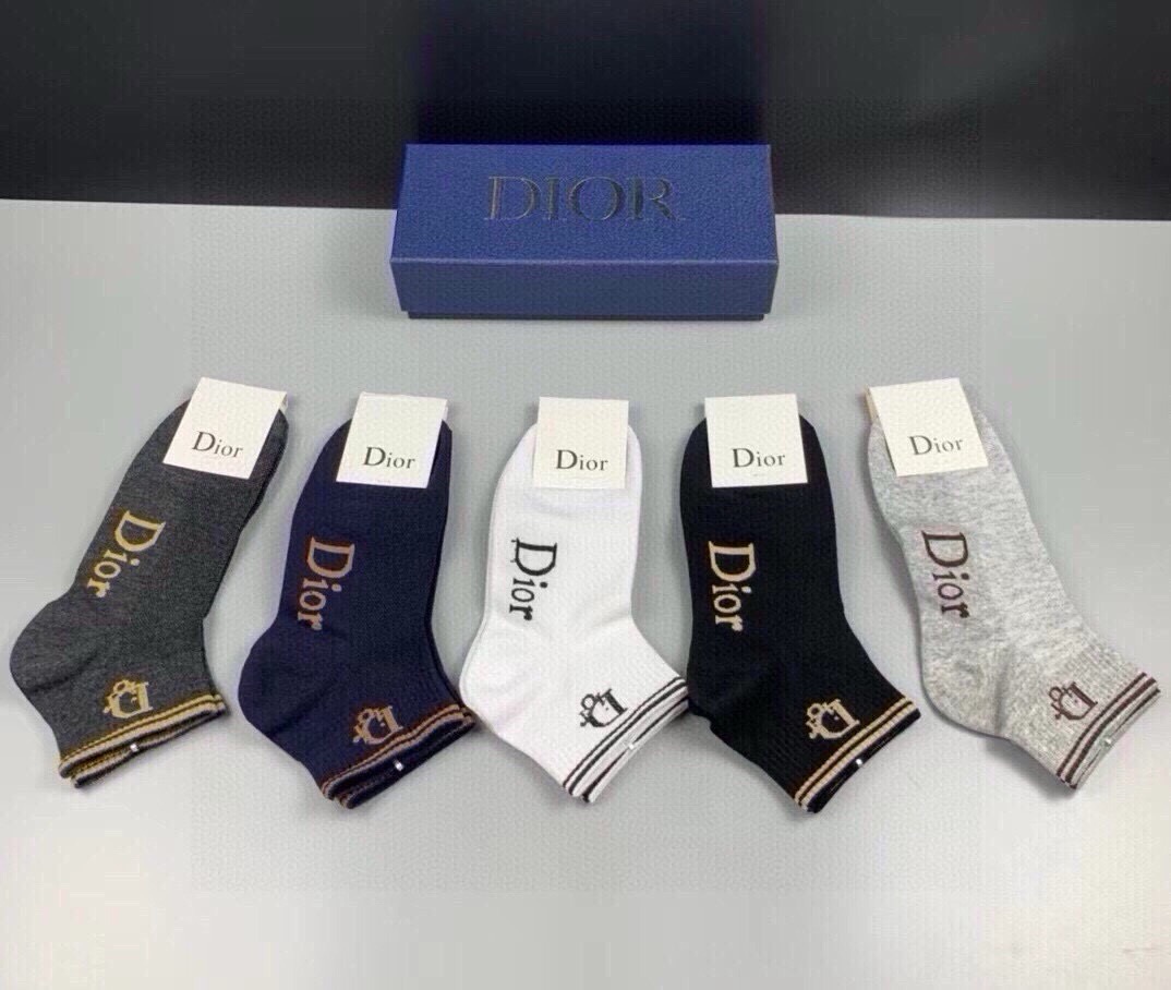 🆕Dior · 迪奥❗️D家新品短款袜子❗️【一盒五双】纯棉材质，上脚柔软舒适，经典的D家字母logo，炒鸡nice❗️