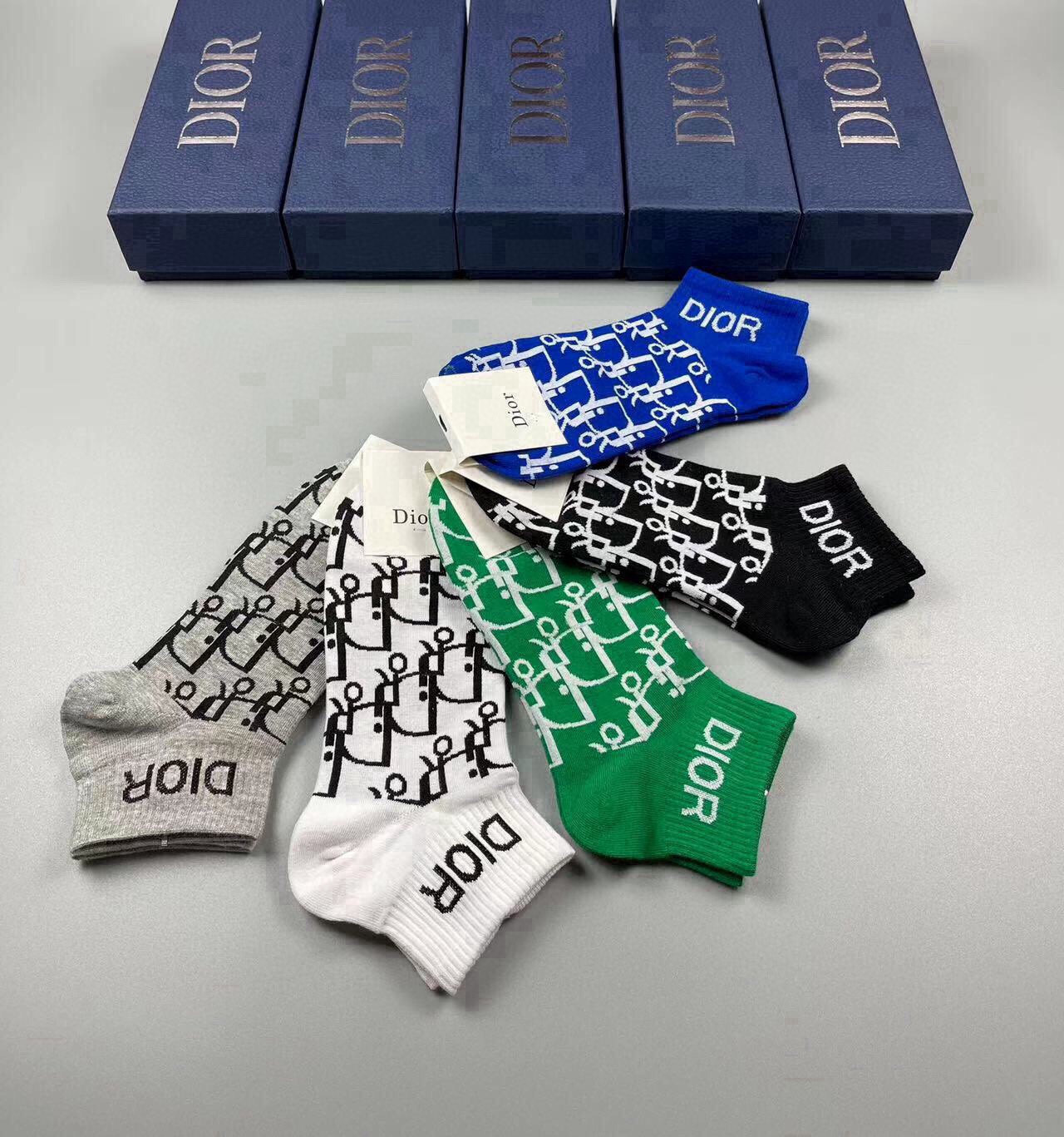 🆕Dior · 迪奥❗️D家新品短款袜子❗️【一盒五双】纯棉材质，上脚柔软舒适，经典的D家字母logo，炒鸡nice❗️