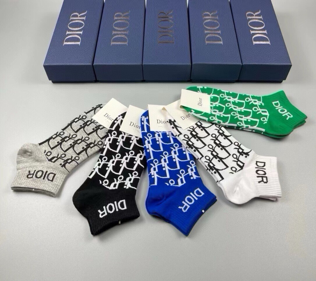 🆕Dior · 迪奥❗️D家新品短款袜子❗️【一盒五双】纯棉材质，上脚柔软舒适，经典的D家字母logo，炒鸡nice❗️