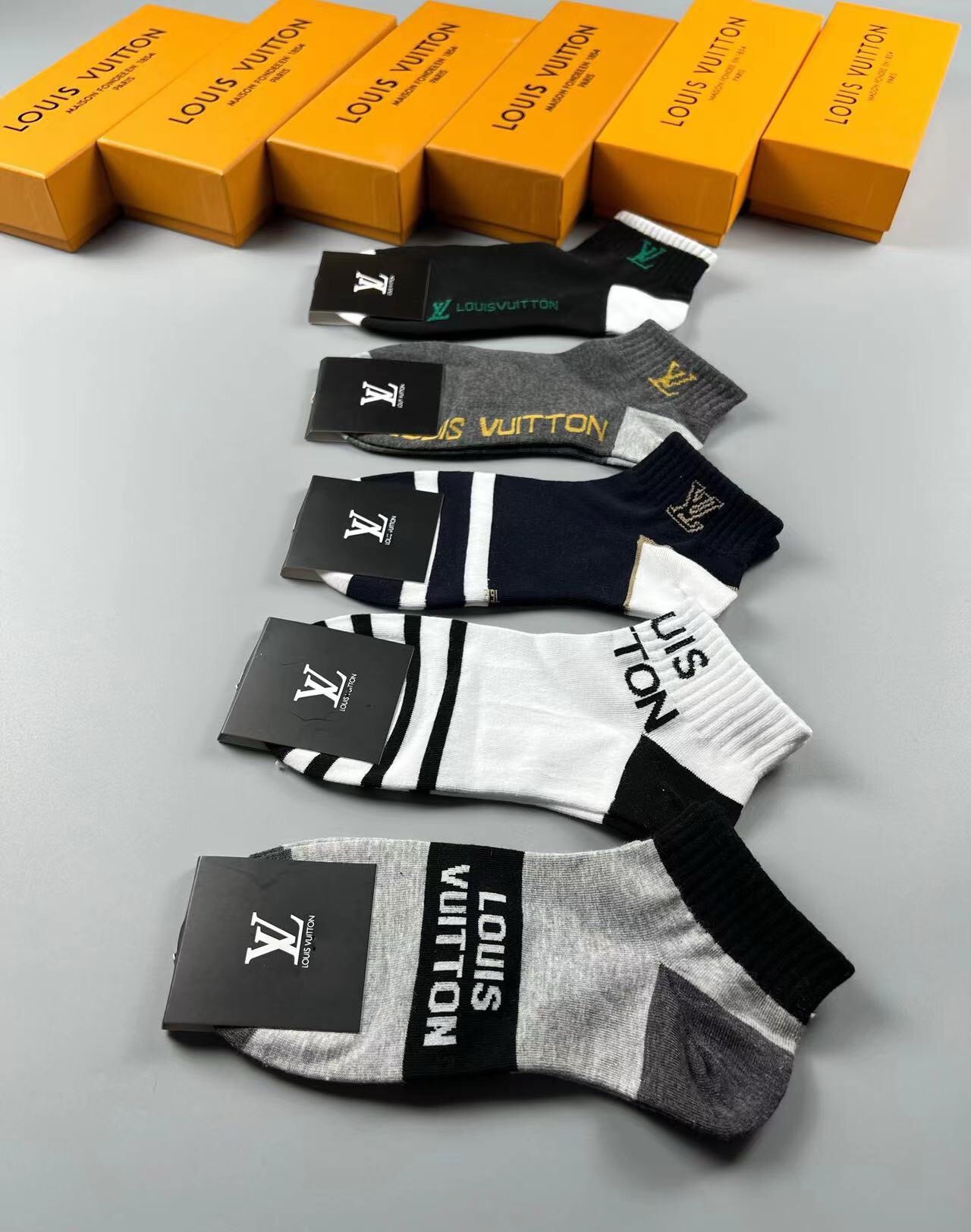 🆕Louis Vuitton · 路易威登❗️驴家新品男款袜子❗️【一盒五双】驴家经典全场logo，纯棉材质制造，透气舒