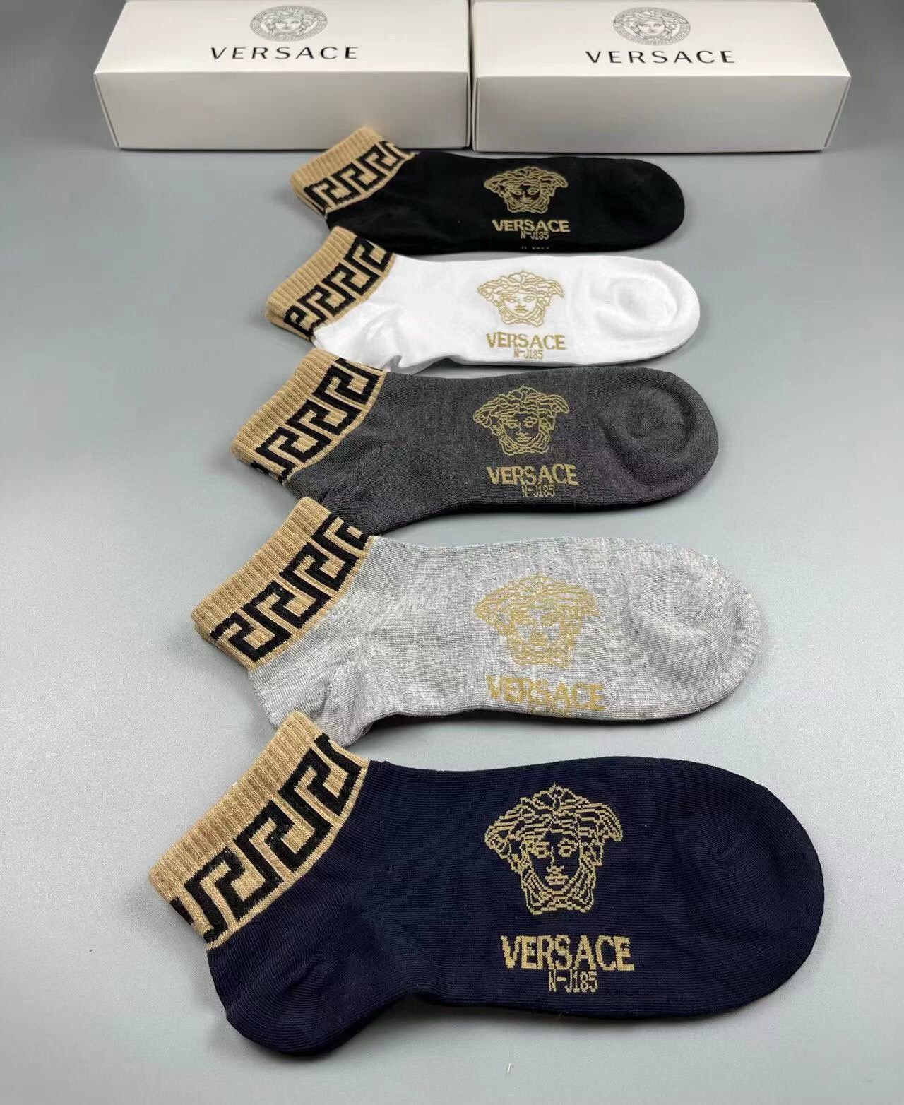 🆕Versace · 范思哲❗️新品男款袜子❗️【一盒五双】纯棉材质织造，超柔软舒适，提花经典美人头➕字母，完全彰显该品