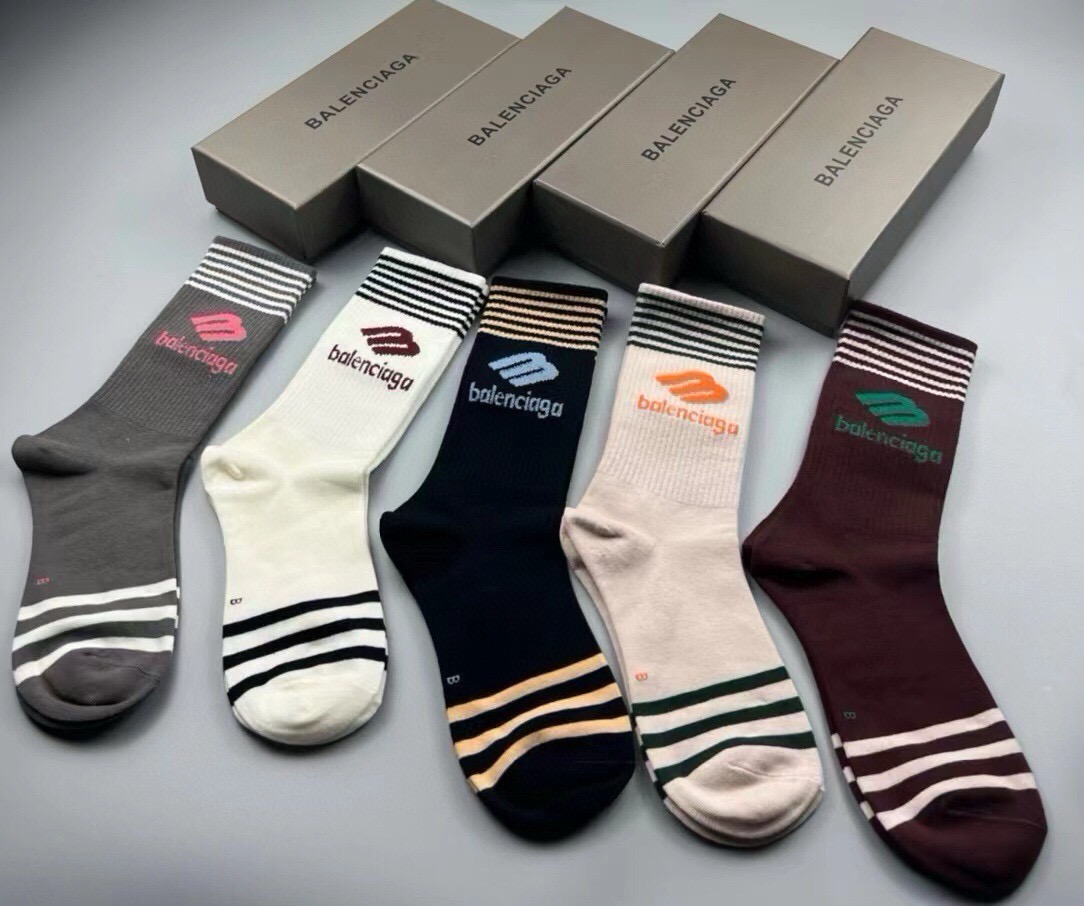 🆕BALENCIAGA · 巴黎世家❗️大巴黎新品女款长筒袜子❗️【一盒五双】纯棉材质织造，上脚柔软舒适，精挑细选的颜色