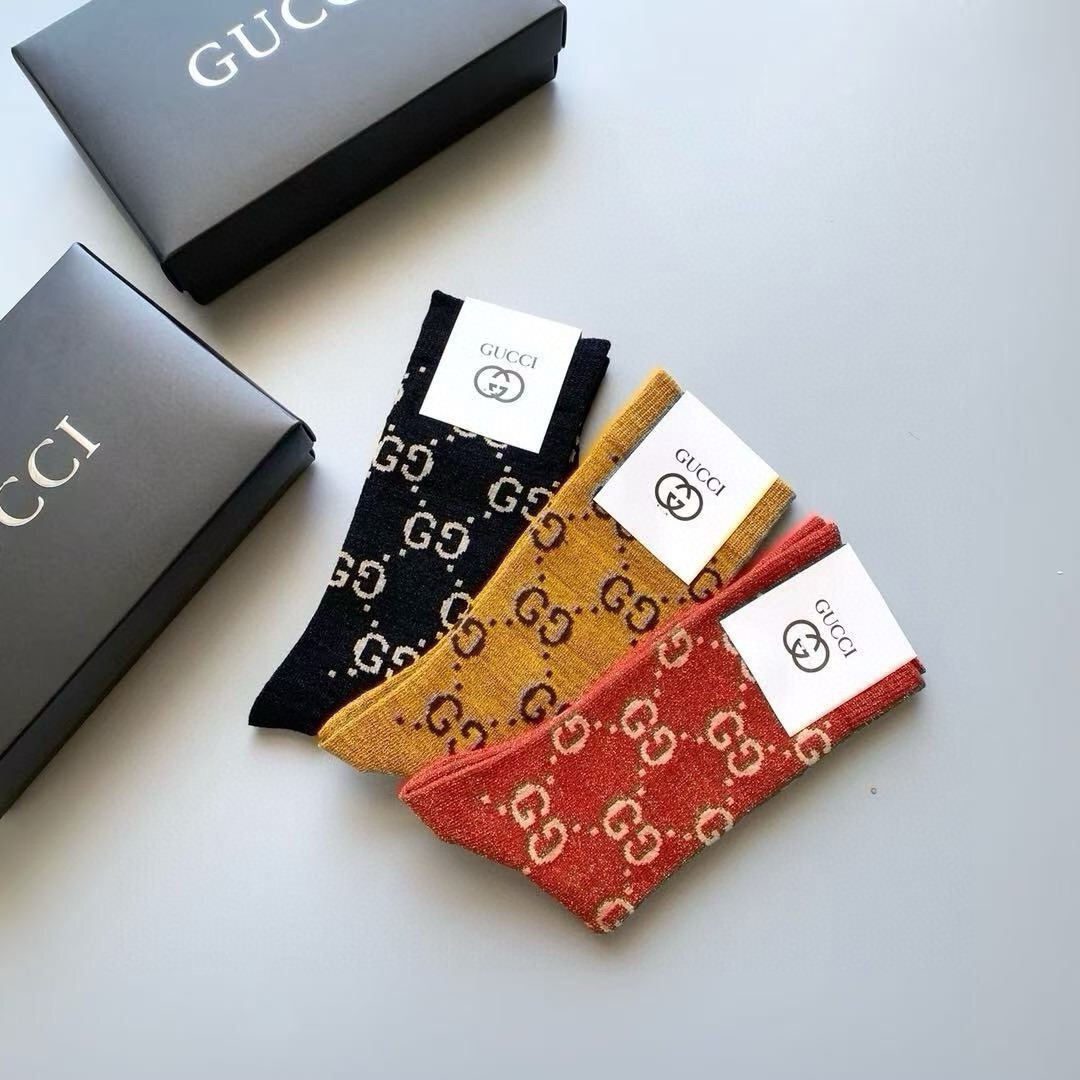 🆕Gucci · 古奇❗️炒鸡火爆的款式❗️【一盒五双】G家专柜一直在售的经典款，纯棉织造，加上闪闪金丝线，实物超漂亮，