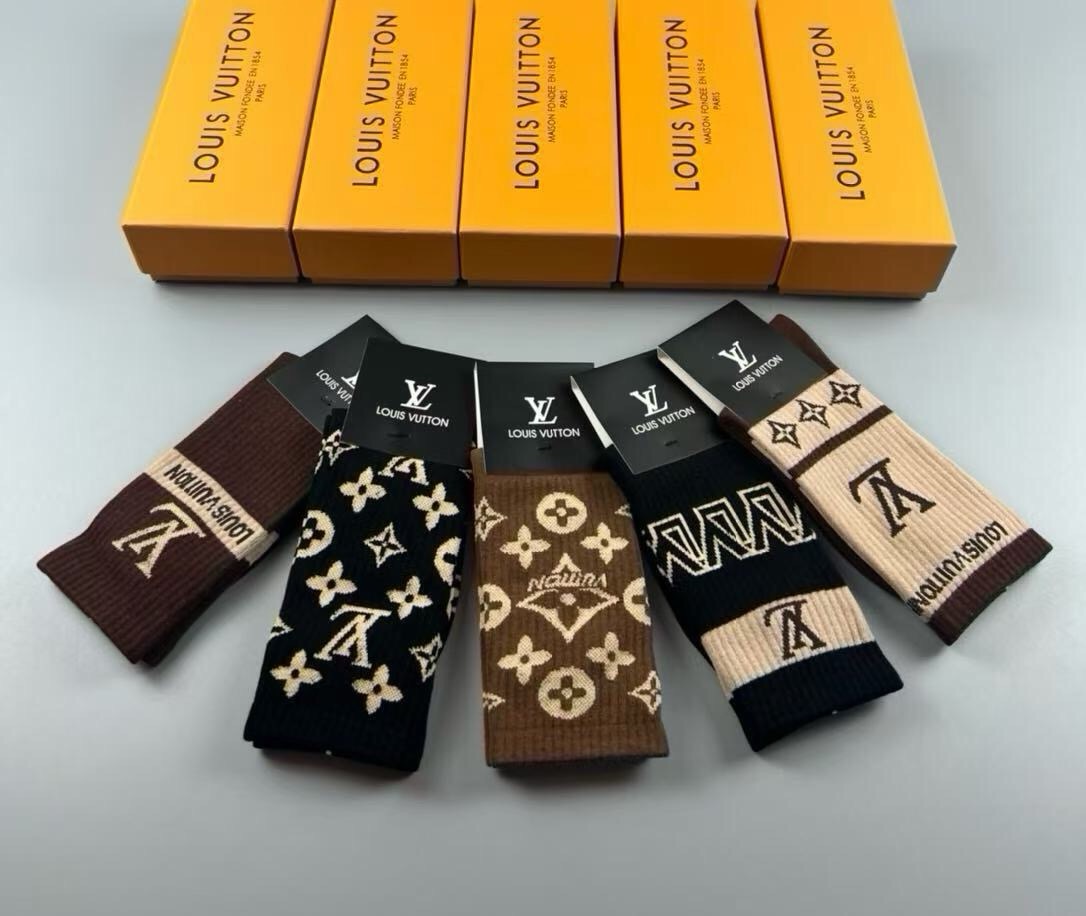 🆕Louis Vuitton · 路易威登❗️驴家新品高筒袜子❗️【一盒五双】纯棉材质，提花经典标志，柔软舒适透气，提花