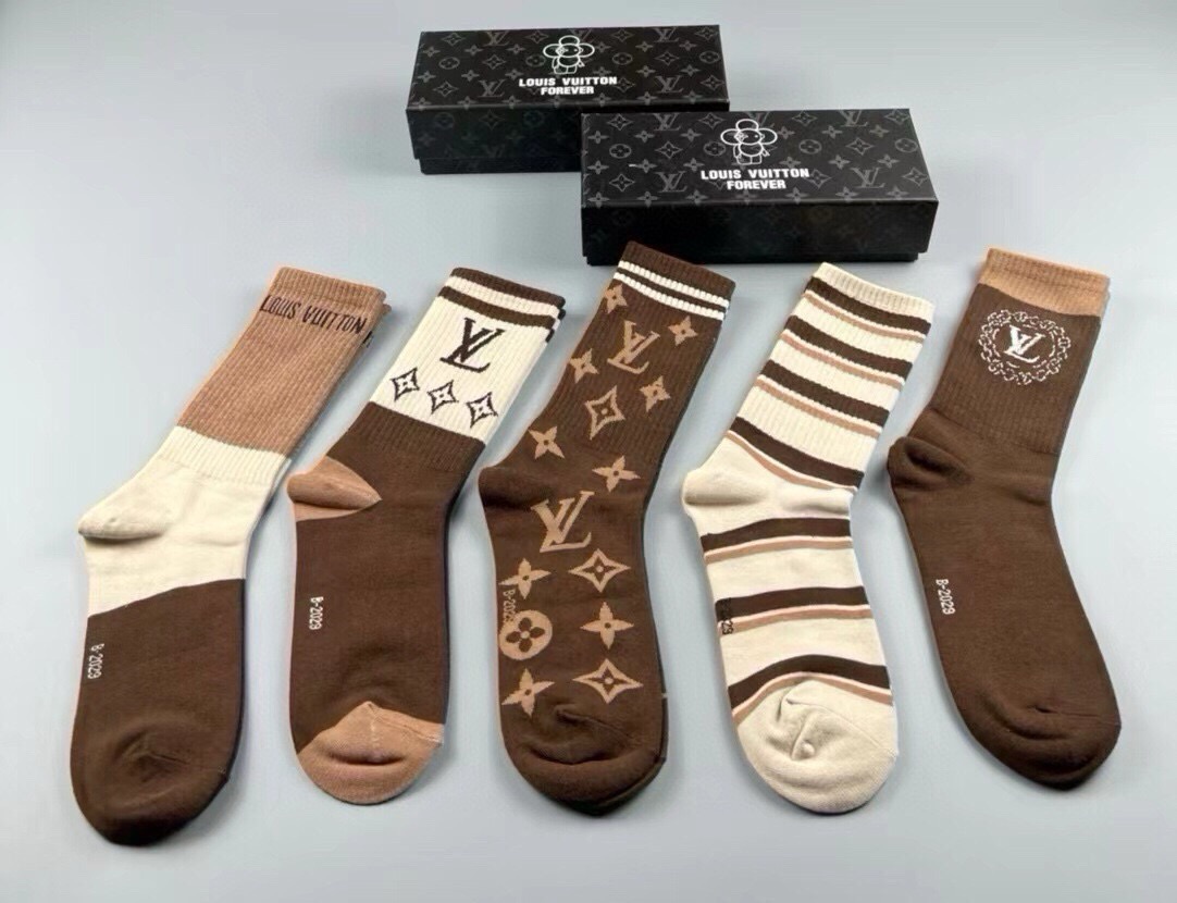 🆕Louis Vuitton · 路易威登❗️驴家新品女款高筒袜子❗️【一盒五双】纯棉材质，提花经典标志，柔软舒适透气，