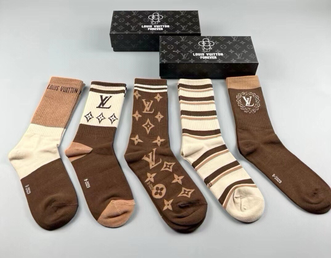 🆕Louis Vuitton · 路易威登❗️驴家新品女款高筒袜子❗️【一盒五双】纯棉材质，提花经典标志，柔软舒适透气，
