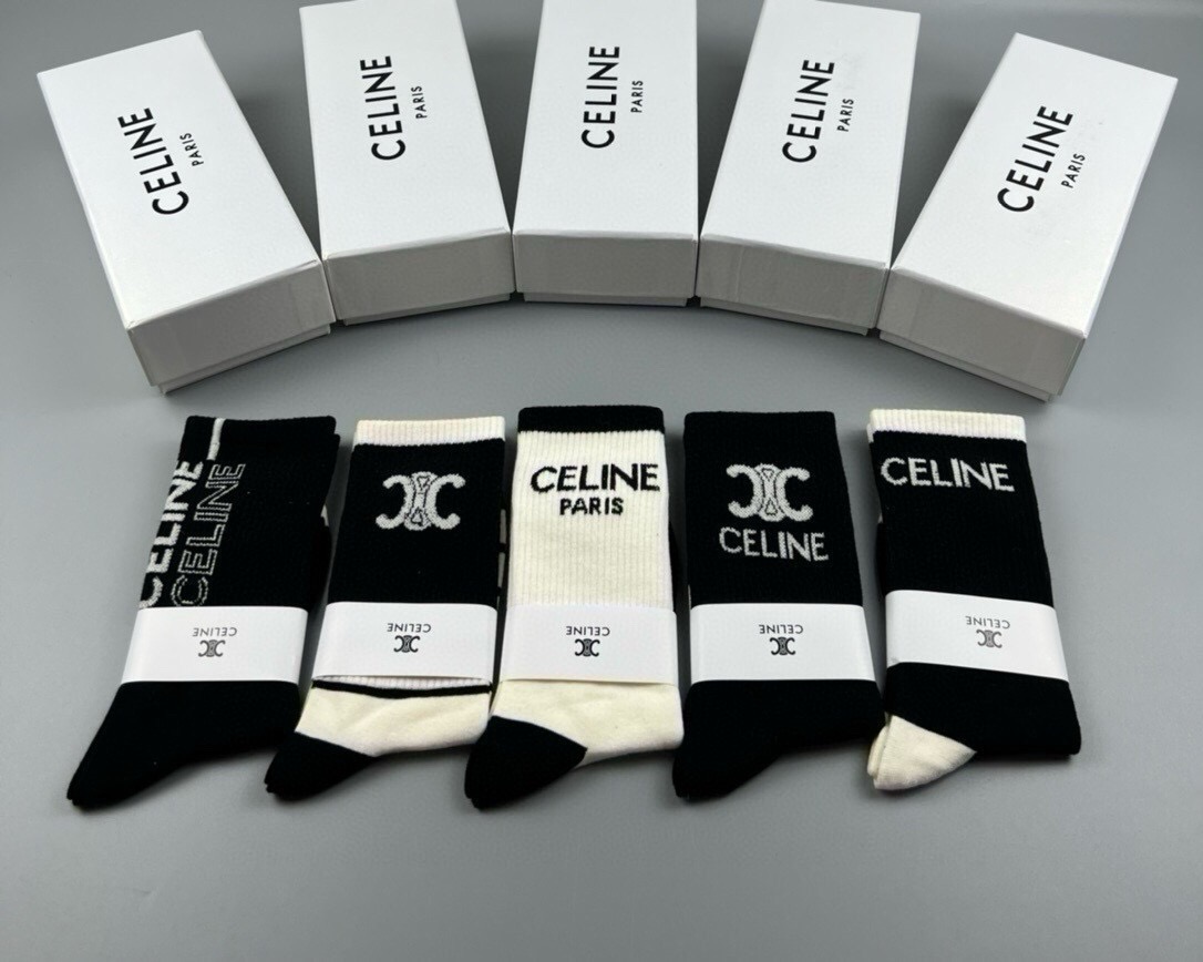 🆕Celine · 赛琳❗️CE家新品女款中筒袜子❗️【一盒五双】纯棉材质，柔软舒适透气，提花经典CE标志，大牌出街，潮
