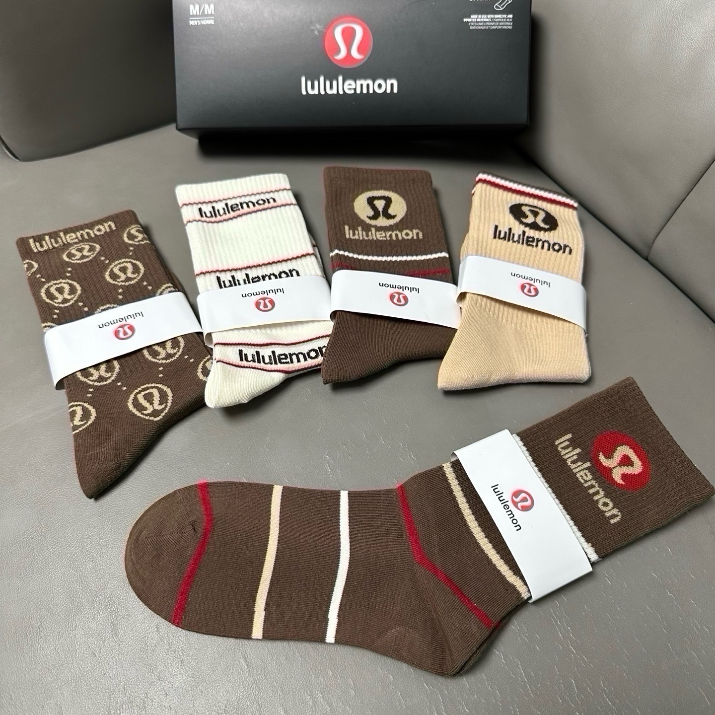 🆕Lululemon · 露露❗️露露新品女款袜子❗️【一盒五双】提花经典标志，纯棉材质制造，透气舒适，超级nice❗️