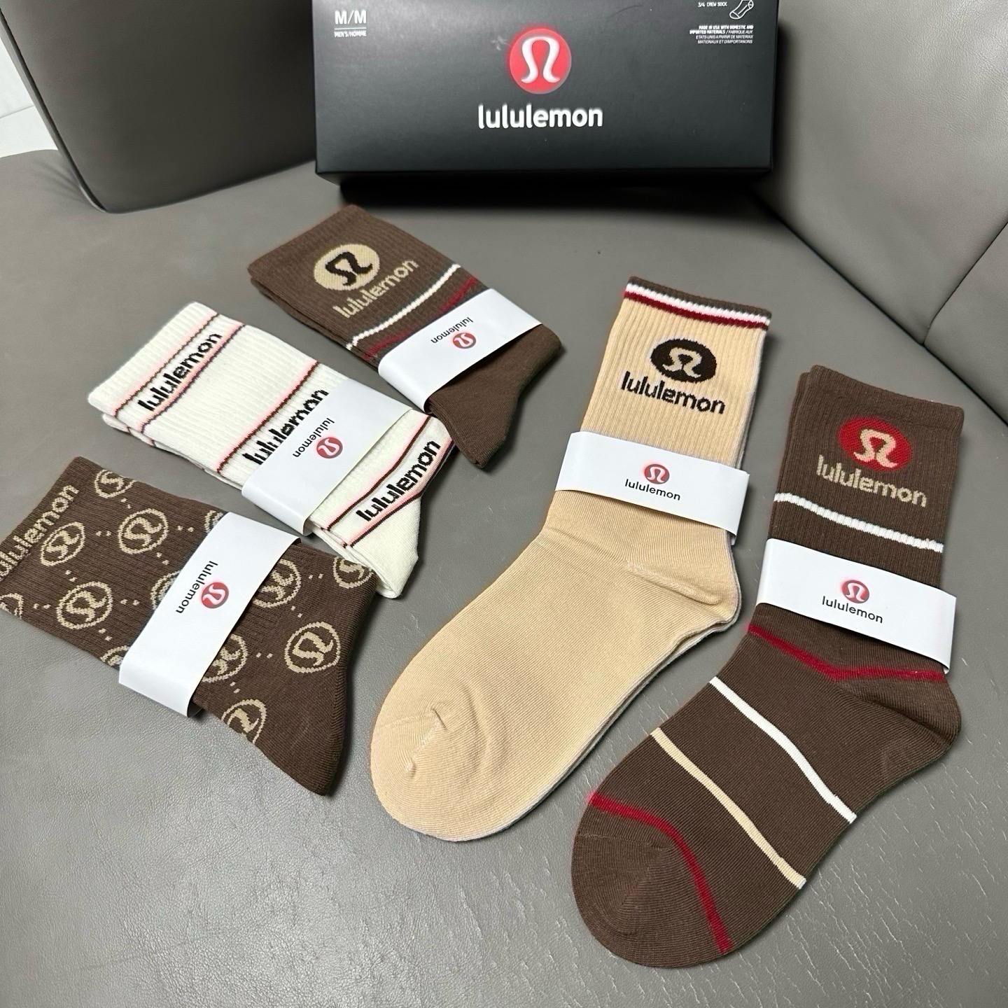 🆕Lululemon · 露露❗️露露新品女款袜子❗️【一盒五双】提花经典标志，纯棉材质制造，透气舒适，超级nice❗️