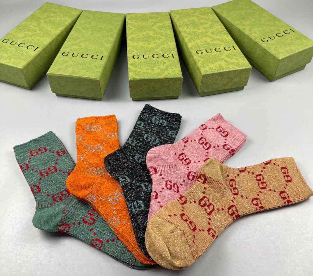 🆕Gucci · 古奇❗️超级经典中筒袜子❗️【一盒五双】G家专柜一直在售的经典款，双针双路纯棉织造，加上闪闪金丝线，实