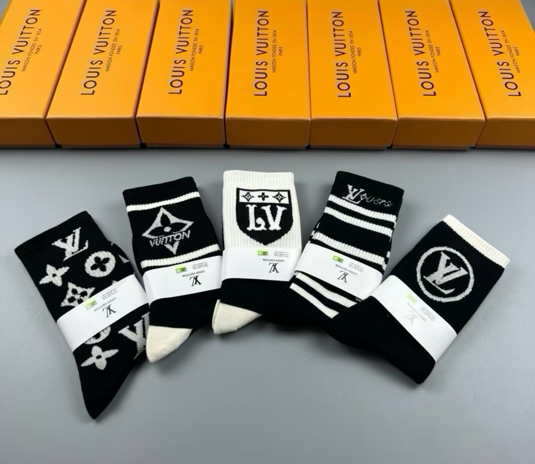 🆕Louis Vuitton · 路易威登❗️驴家新品高筒袜子❗️【一盒五双】纯棉材质，提花经典标志，柔软舒适透气，提花