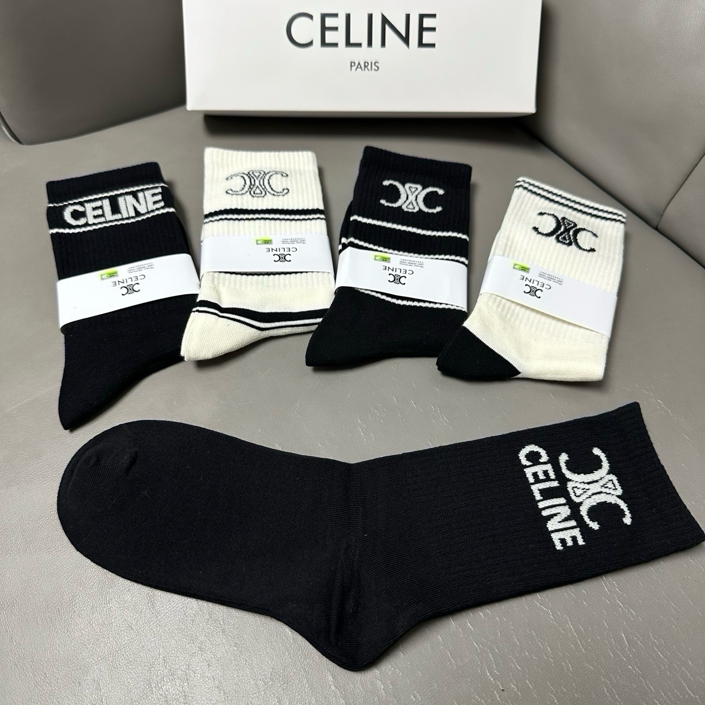 🆕Celine · 赛琳❗️CE家新品女款长筒袜子❗️【一盒五双】纯棉材质，柔软舒适透气，提花经典CE标志，大牌出街，潮