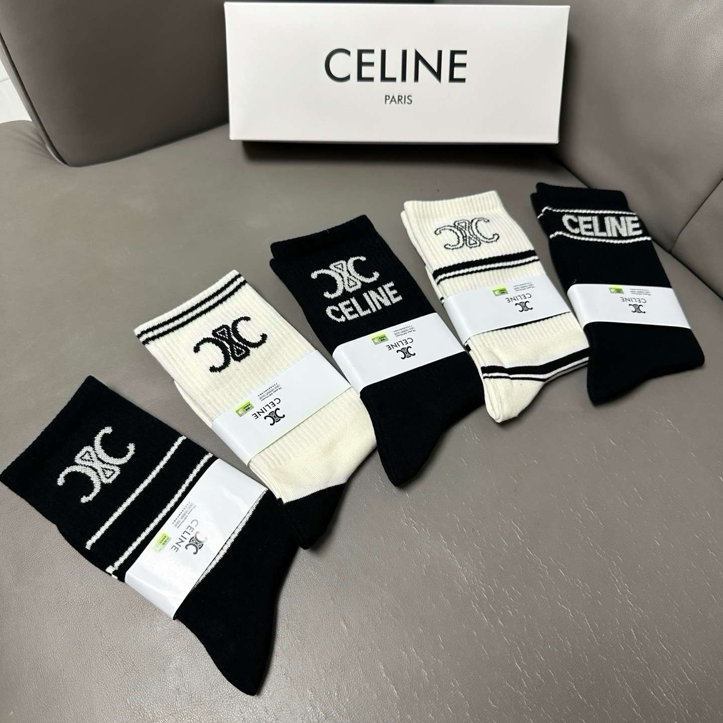 🆕Celine · 赛琳❗️CE家新品女款长筒袜子❗️【一盒五双】纯棉材质，柔软舒适透气，提花经典CE标志，大牌出街，潮