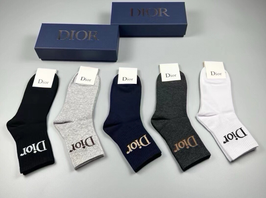 🆕Dior · 迪奥❗️D家新品短款袜子❗️【一盒五双】纯棉材质，上脚柔软舒适，经典的D家字母logo，炒鸡nice❗️