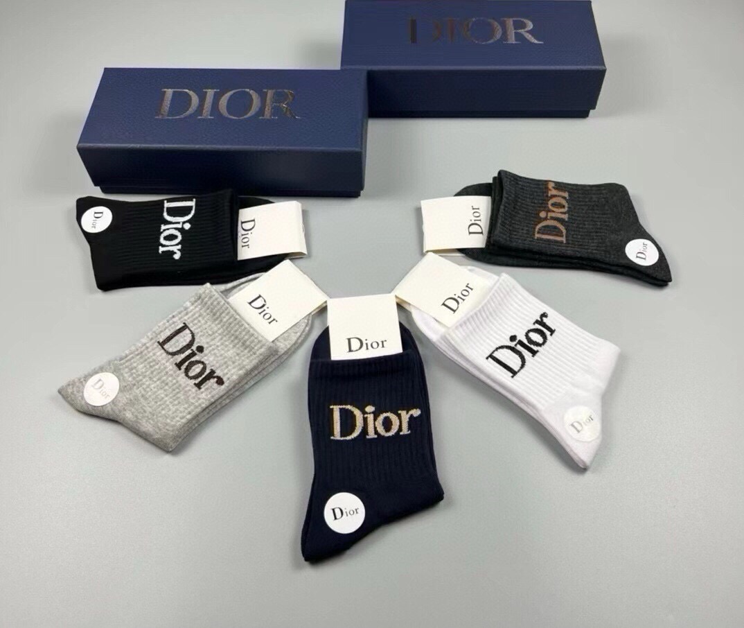 🆕Dior · 迪奥❗️D家新品短款袜子❗️【一盒五双】纯棉材质，上脚柔软舒适，经典的D家字母logo，炒鸡nice❗️