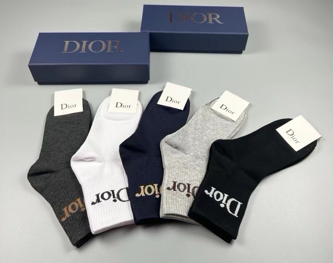🆕Dior · 迪奥❗️D家新品短款袜子❗️【一盒五双】纯棉材质，上脚柔软舒适，经典的D家字母logo，炒鸡nice❗️